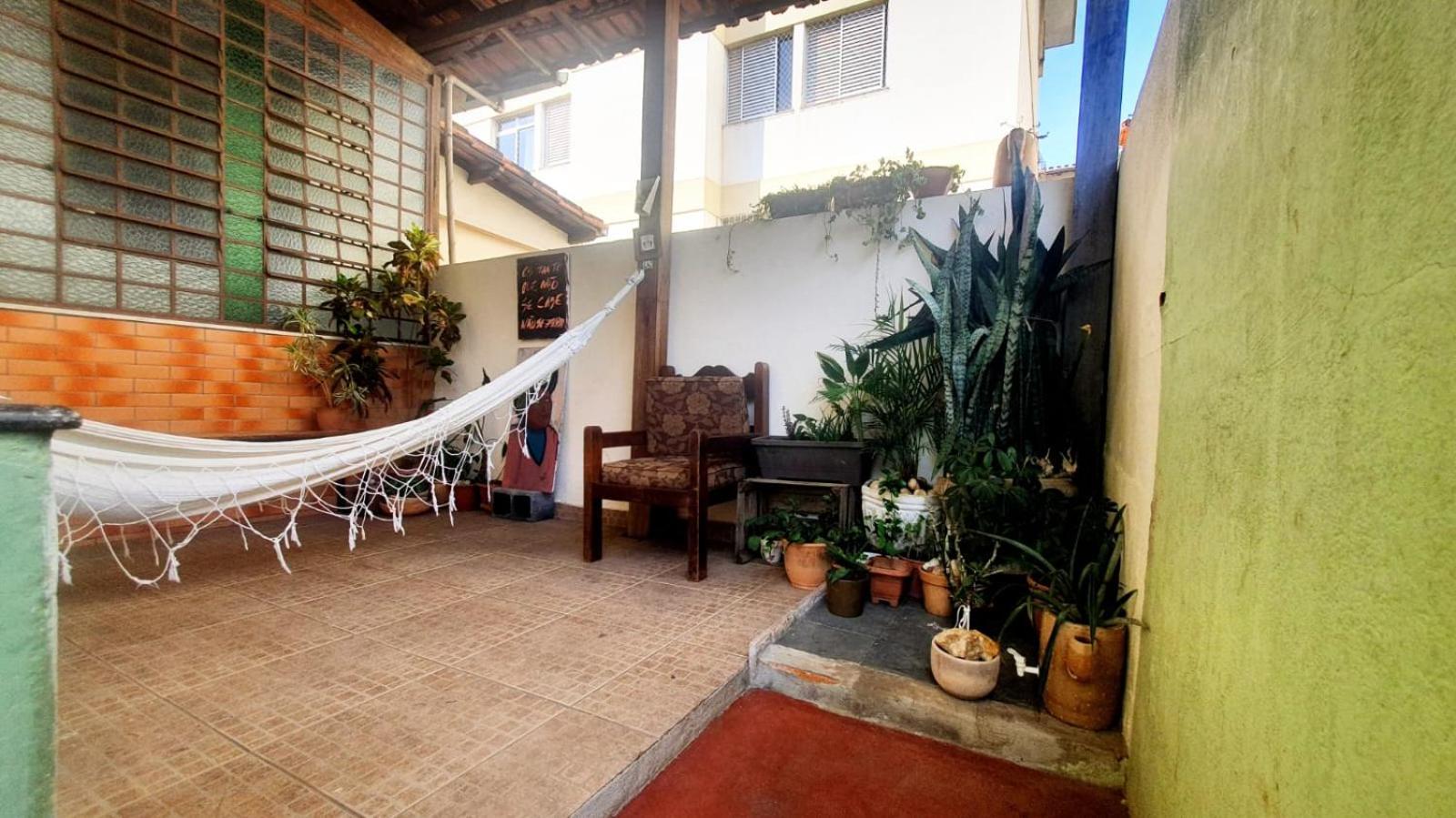 Casal Com Janela Casa Caramel